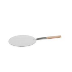 Lekka, okrągła aluminiowa łopata do pizzy z długą drewnianą rączką.